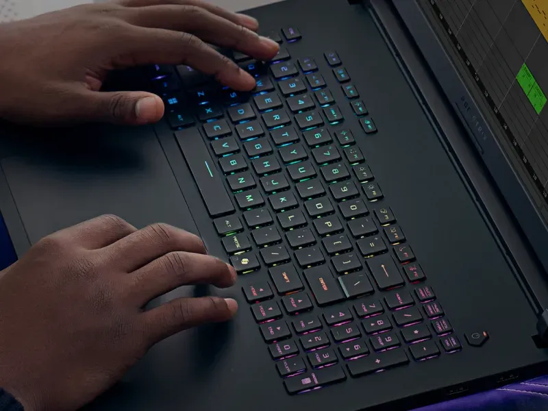 ASUS ROG Strix SCAR 18 per-key RGB keyboard